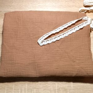 BALÍČEK NA ŠÁTEK MUŠELÍN + KRAJKA - OŘÍŠKOVÁ