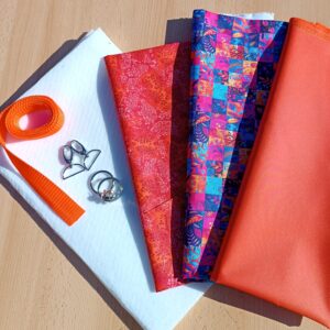 BALÍČEK NA KABELKU GERTRUDA -  Kytičkový patchwork