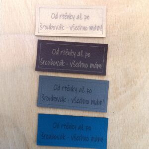 Koženkový štítek "Od rtěnky až po šroubovák - všechno mám!"