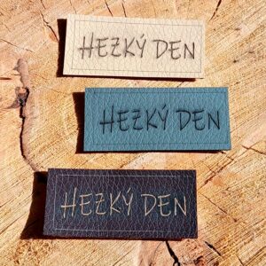 Koženkový štítek "HEZKÝ DEN"