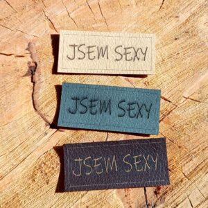 Koženkový štítek "JSEM SEXY"